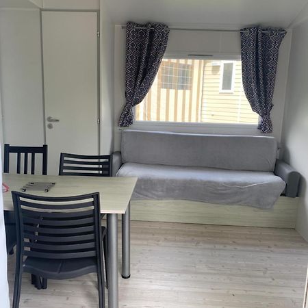 Mobil Home 10 M Et Mme Colas Litteau Exteriör bild