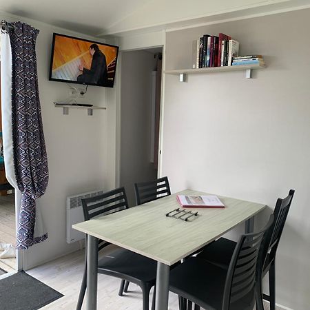Mobil Home 10 M Et Mme Colas Litteau Exteriör bild